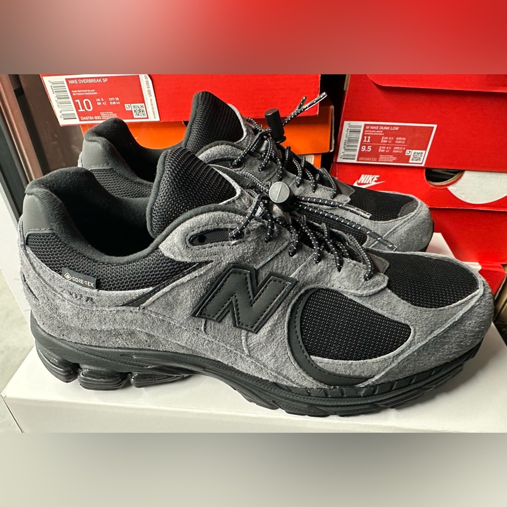 JJJound x New Balance 2002R Gore-Tex 
Charcoal Men’s 10/Women’s 11.5